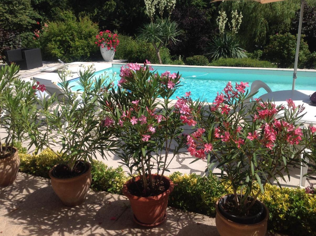 Bed and Breakfast Domaine De La Provencale Saint-Didier-de-la-Tour Esterno foto