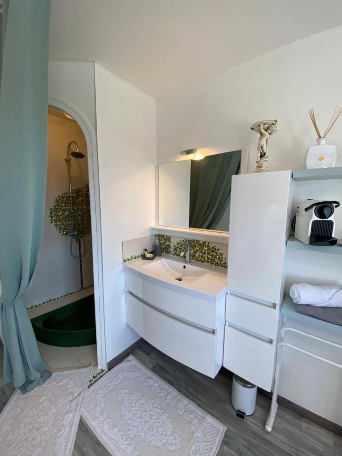 Bed and Breakfast Domaine De La Provencale Saint-Didier-de-la-Tour Esterno foto